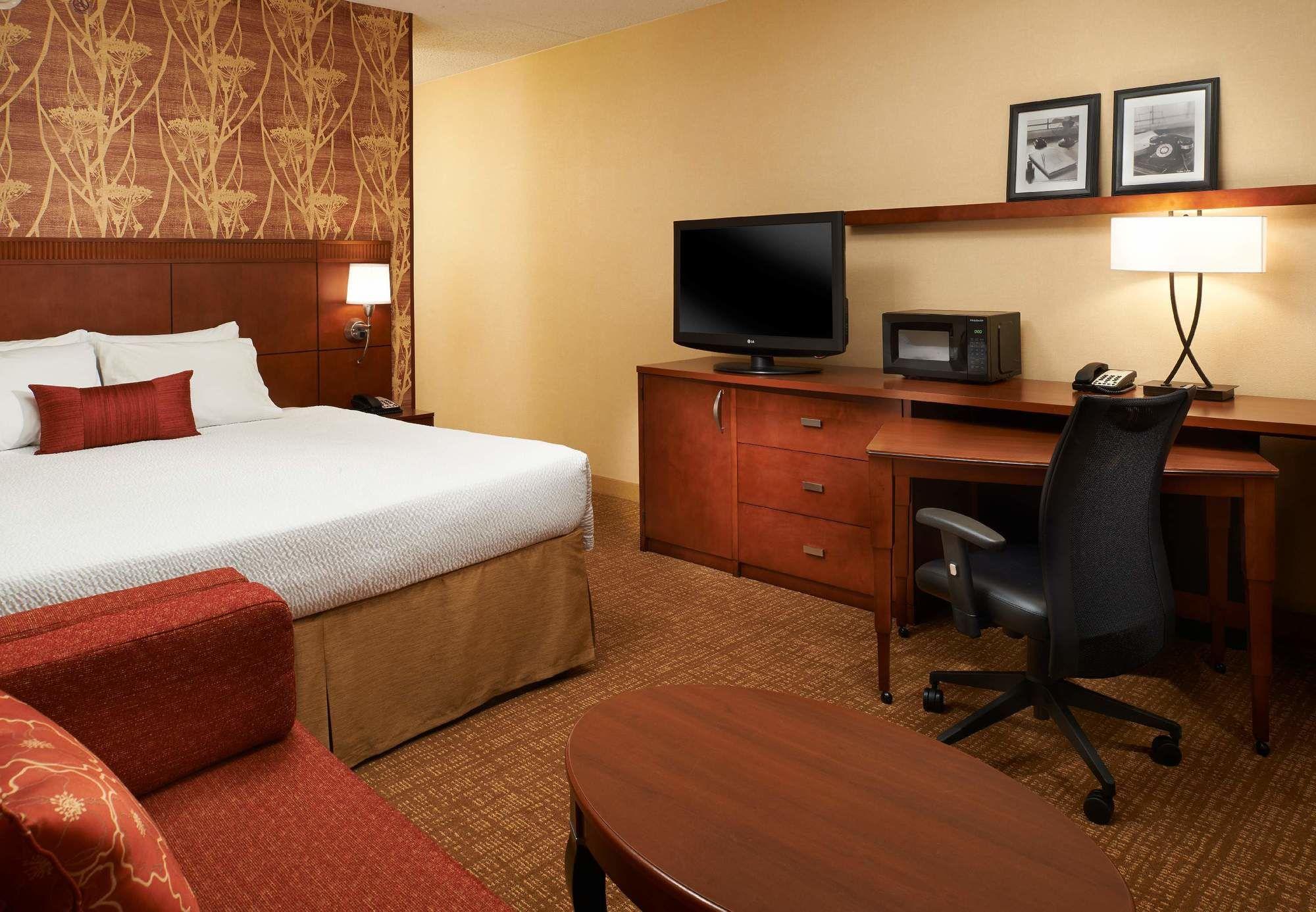 Courtyard By Marriott Indianapolis Castleton Hotel Ngoại thất bức ảnh