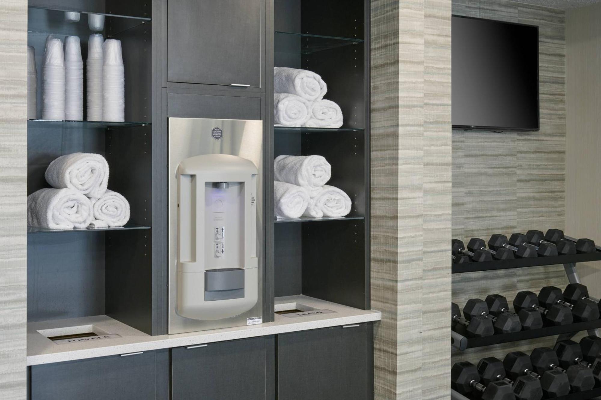 Courtyard By Marriott Indianapolis Castleton Hotel Ngoại thất bức ảnh