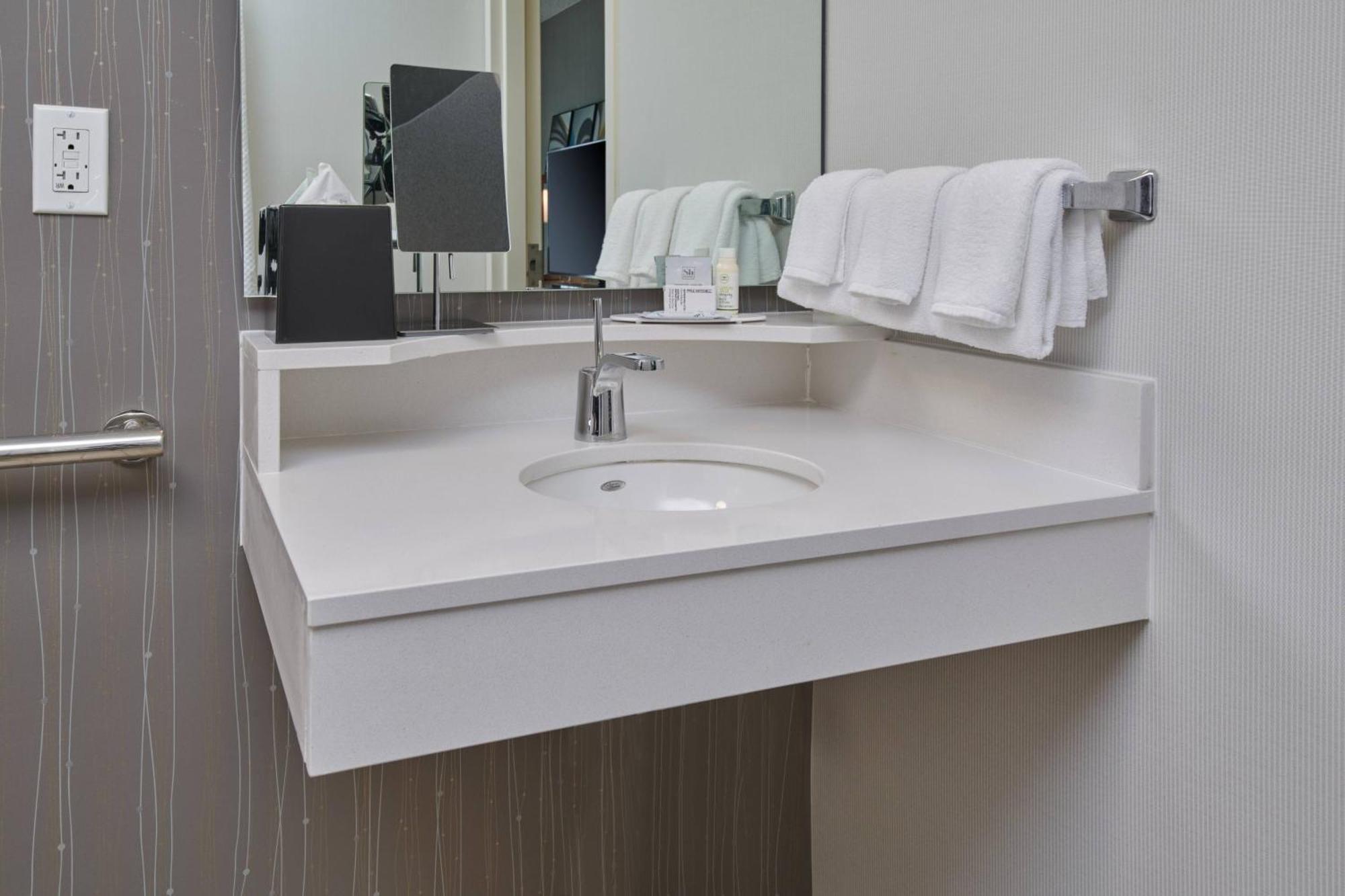 Courtyard By Marriott Indianapolis Castleton Hotel Ngoại thất bức ảnh