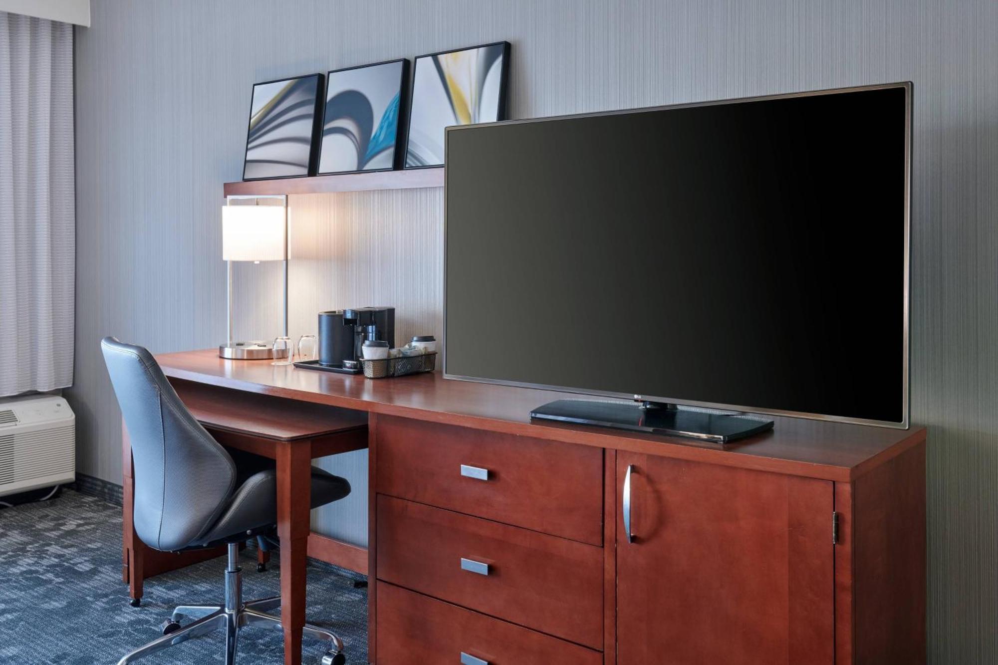 Courtyard By Marriott Indianapolis Castleton Hotel Ngoại thất bức ảnh