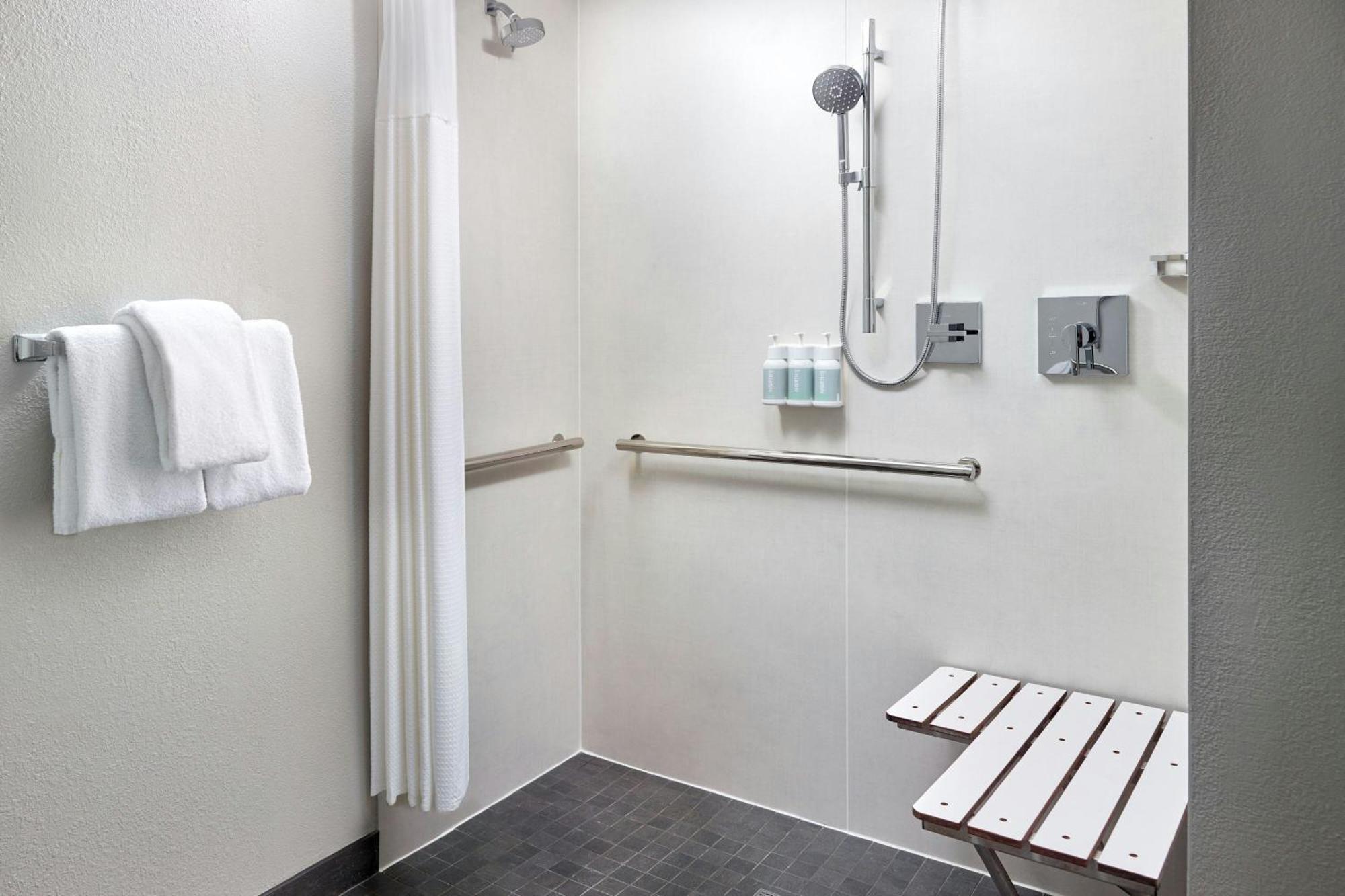 Courtyard By Marriott Indianapolis Castleton Hotel Ngoại thất bức ảnh